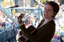 Ani_DiFranco_Rainbow_Stage_credit_Econosmith