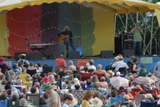 Arlo_Guthrie_Rainbow_Stage_cropped_credit_Augusto_F_Menezes