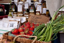 Artisanal_Food_&_Farm_Market_Strawberries_credit_Econosmith