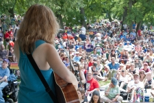 Dar_Williams_Hudson_Stage_Audience_credit_Econosmith